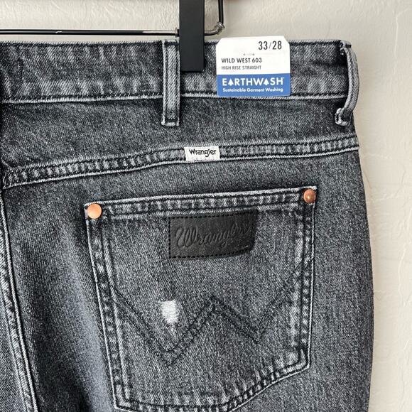 Stylish Black Distressed Women's Jeans - Picture 8 of 11